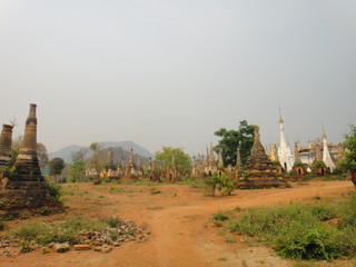 Canvas Print - Ruinas en Inle lake 