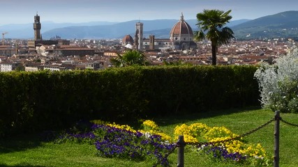 Canvas Print - Cathedral of Santa Maria del Fiore in Florence as seen from gardens at Piazzale Michelangelo. Italy. zoom camera  movement.