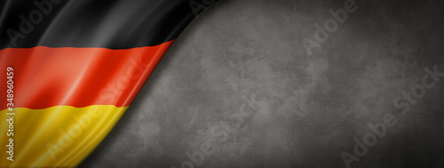Fotografía German flag on concrete wall banner