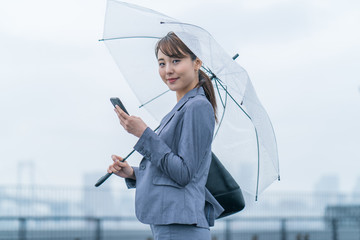 雨・傘・女性