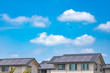 太陽光発電をする住宅街