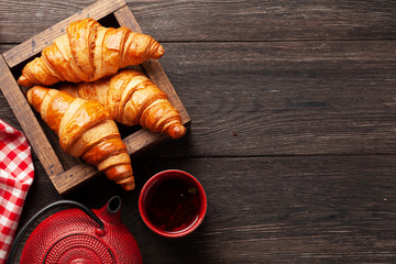 Canvas Print - Fresh tasty croissants and tea