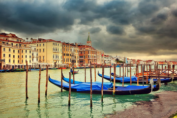 Wall Mural - Gondolas in Venice at cloudy day