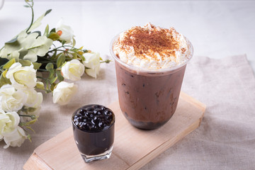 bubble tea in plastic cups on a wooden plate.