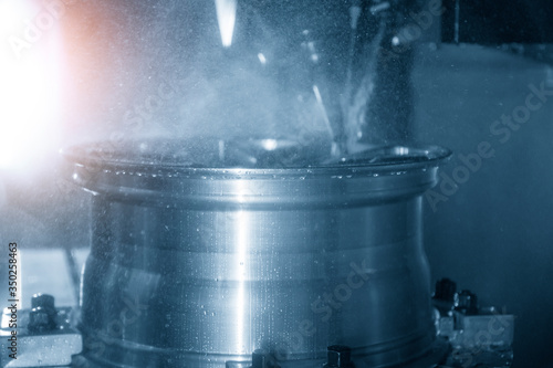 Cuadros en Lienzo The magnesium alloy wheel parts in the production line
