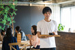 © milatas - カフェ店員