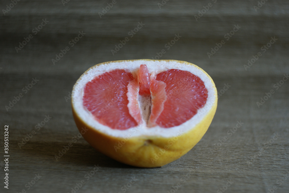 ภาพถ่าย Stock Vagina, clitoris and labia symbol. Grapefruit looks like