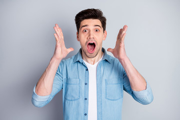 Poster - Portrait of astonished crazy nervous anxious guy hear unbelievable covid-19 novelty feel panic start shout wear casual style clothes isolated over gray color background