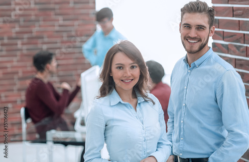 Fotomural Group of confident business people in meeting.