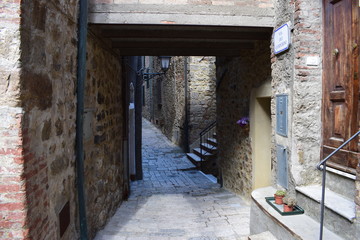 Wall Mural - Chiusdino - The beautiful city centre of the old town of Chiusdino near to the San Galgano Abbey - Tuscany (Italy)