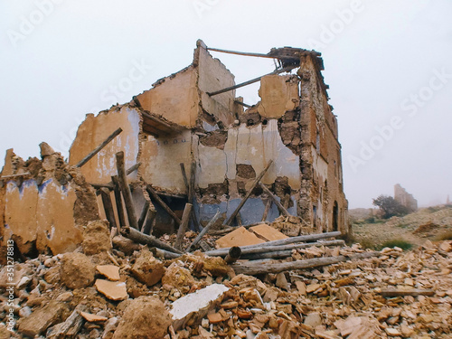 Fotografía Old and abandoned town of Belchite, Spain
Abandoned village in ruins after an a