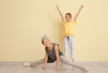 Canvas Print - Cute little children dancing against color wall