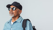 © rawpixel.com - Senior black man wearing a cap and sunglasses