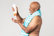 © rawpixel.com - Senior African American man holding a sunscreen lotion bottle