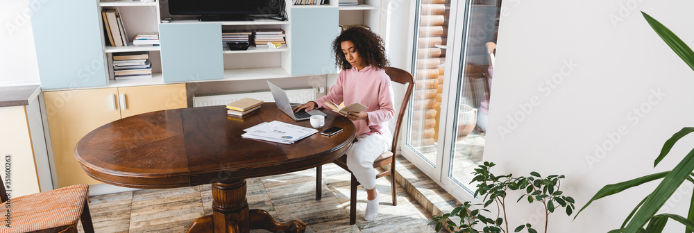 horizontal image of african american freelancer working from home - obrazy, fototapety, plakaty 