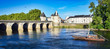 Panoramica ribera del rio Vienne y puente de Enrique IV en Chatellerault, Francia