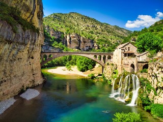 Pont de Saint Chely du Tarn ( lozère) 