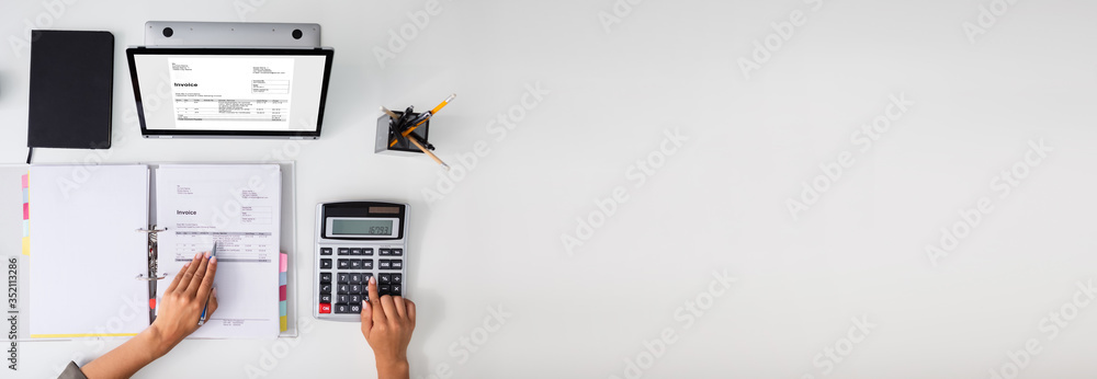 Accountant calculating tax at desk - obrazy, fototapety, plakaty 