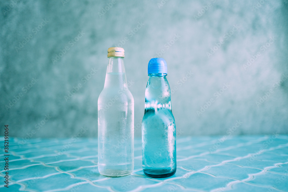 冷えた夏のラムネ、サイダーのびん Stock Photo | Adobe Stock 