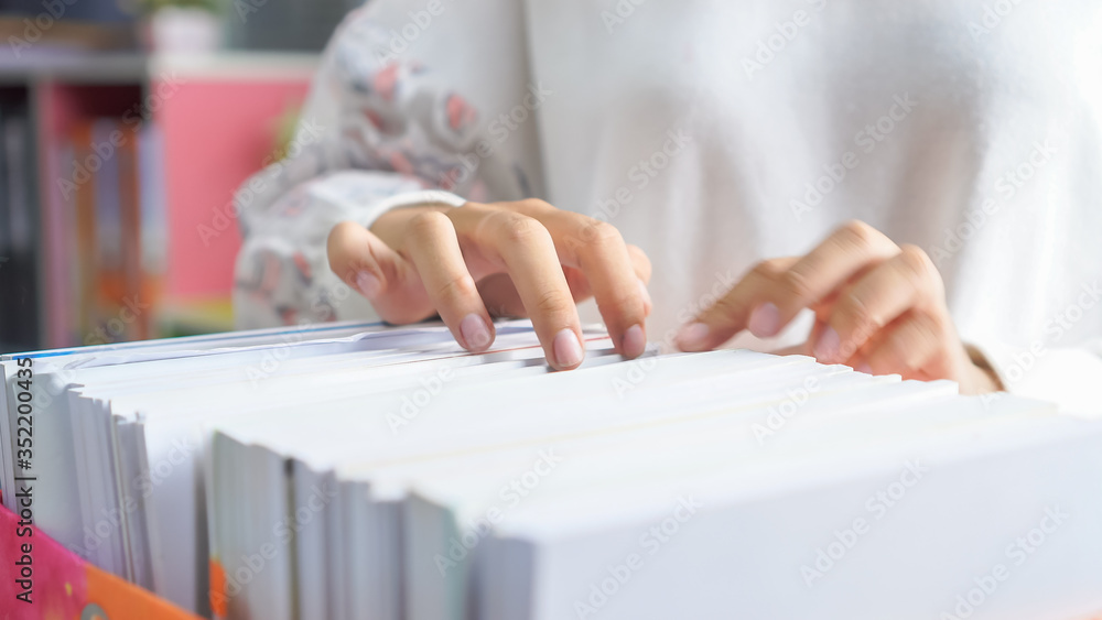 Images Understanding Paperwork Business people working of documents or paperwork, report file ...