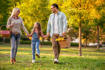 Wall Mural - Family picnicking together