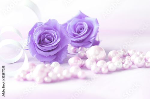 プリザーブドフラワーのバラとパールとオーガンジーの背景 薄紫 Stock Photo Adobe Stock