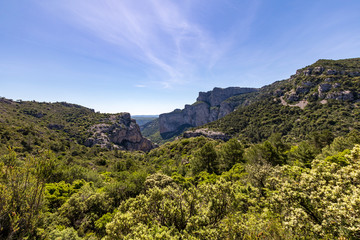 Paysage du Cirque de l'Infernet, près du village médiéval de Saint-Guilhem-le Désert (Occitanie, France)