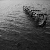 Fototapeta Pomosty - Zarwany pomost na polskim jeziorze 