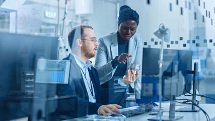 Aufkleber - Modern Factory: Female Project Supervisor Talks to a Male Industrial Engineer who Works on Computer. They Inspect Machinery Mechanism and Design Improved Version. Working High-Tech Industrial Facility