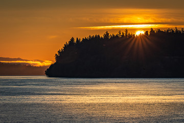 Wall Mural - sunrise over the hill 