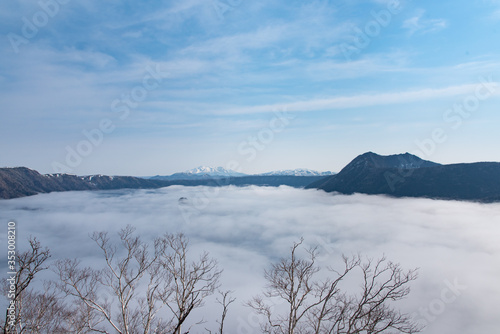北海道摩周湖の雲海から斜里岳を臨むstock Photo Adobe Stock 北海道摩周湖の雲海から斜里岳を臨むstock Photo Adobe Stock