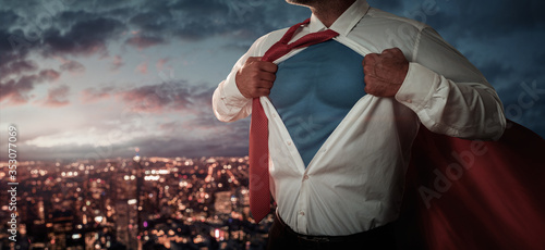 Fotografía Young businessman acting like a superhero and tearing his shirt off over the cit