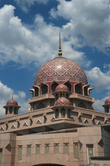 Wall Mural - The Putra Mosque - principal mosque of Putrajaya city, Malaysia