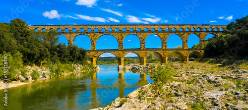 Fotografía pont du gard- french bridge touristic, gard