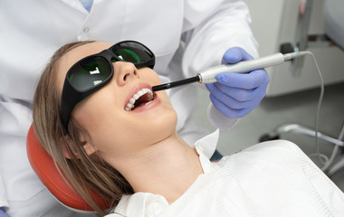 Using a modern method of laser teeth treatment