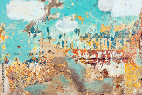 Fotografía An old weathered and deteriorated vintage wall in the city center of Antigua in Guatemala