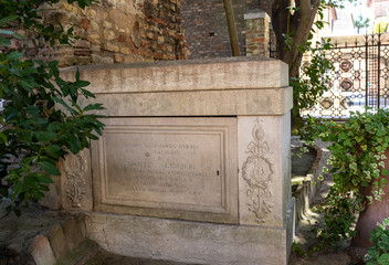 Wall Mural -  The monumental tomb of the most famous italian poet Dante Alighieri in Ravenna, Emilia Romagna, Italy.