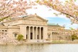 © Danielle Braun/Wirestock - Beautiful Museum of Science and Industry captured through the blossomed trees in Chicago, USA