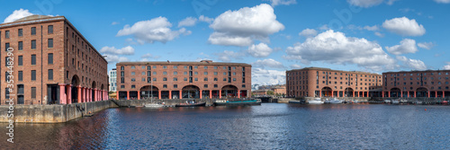 Fotomural The Royal Albert Dock in Liverpool