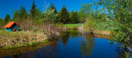 Wall Mural - Joli petit lac sur un terrain de golf du Québec, Canada.