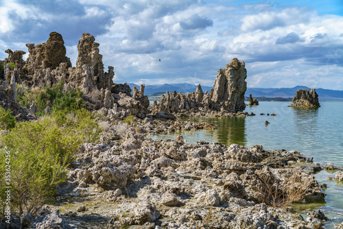 Cuadros en Lienzo south tufa at the mono lake in california, usa