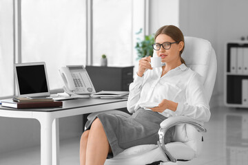 Poster - Beautiful secretary drinking coffee in office