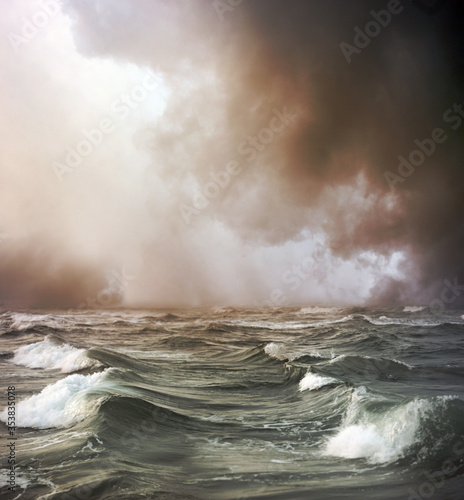 Fotografía Romantic windy weather beautiful sky over sea or ocean