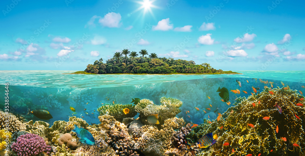 Beautiful sunny tropical beach on the island paradise in the middle of the sea - obrazy, fototapety, plakaty 
