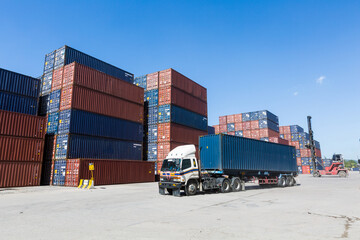 Lifting empty container to keep in container stack by reach stacker