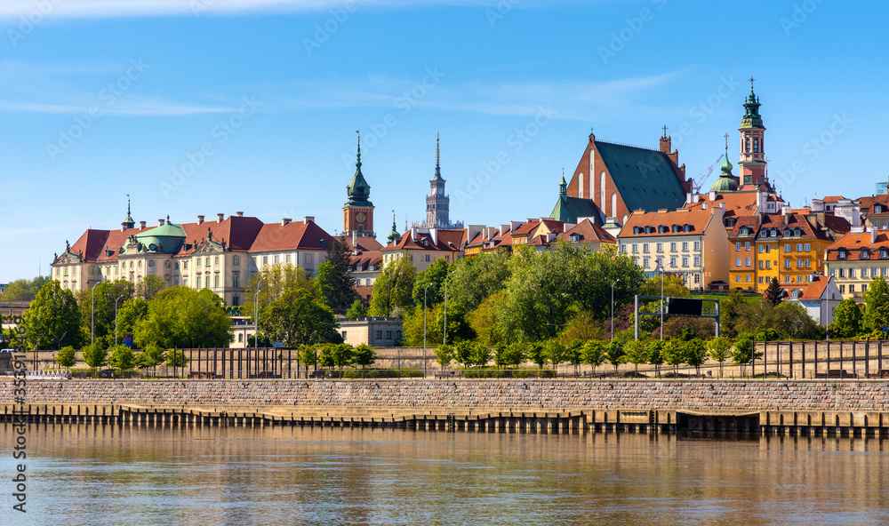 Panoramic view of Warsaw, Poland, city center and Old Town quarter with Wybrzerze Gdanskie embankment at Vistula river - obrazy, fototapety, plakaty 