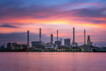 Wall Mural - Oil refinery at twilight