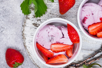 Wall Mural - Strawberry ice cream in white bowl