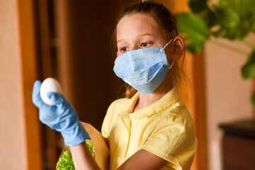 little girl with laptop. young woman holding blank sign. Coronavirus. Woman with face mask on quarantine, cooks in the kitchen at home during coronavirus crisis. Stay at home. Enjoy cooking at home. 