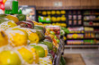 © Evandro - Frutas distribuidas em uma prateleira de hortifruit